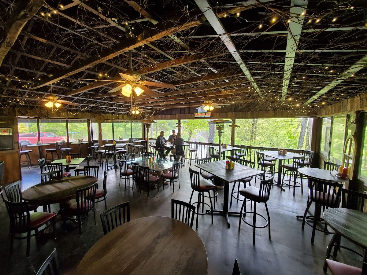 The Falls Cafe and Grill